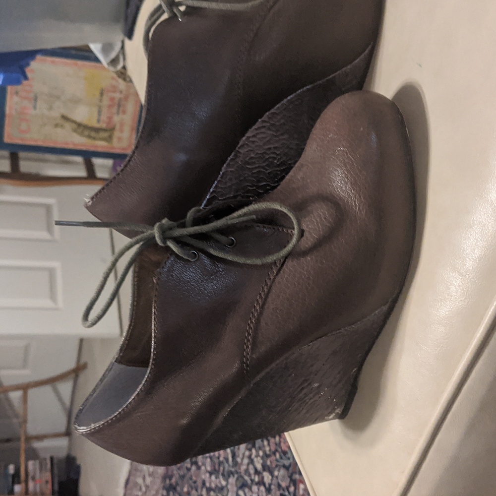 Cynthia Vincent wedges, brown leather with metallic wedges, 7.5
